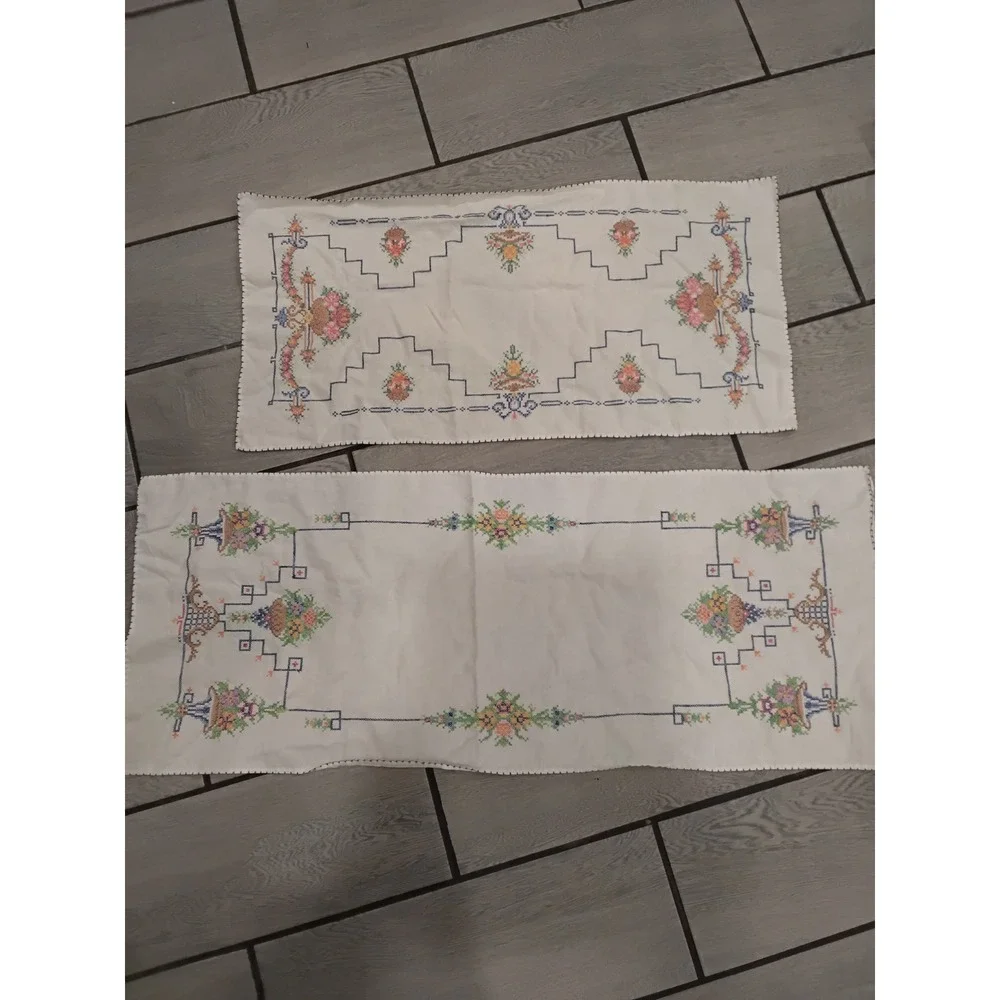 Vintage Hand Embroidered Floral Basket Table Runner Set Cross Stitch‎ White 2pc